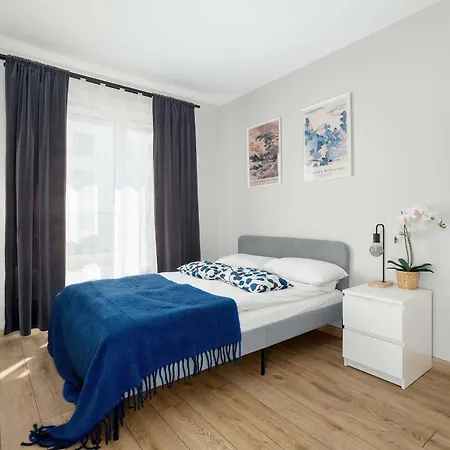 Unique With Balcony And Underground Parking By Renters *