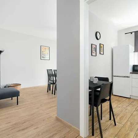Unique With Balcony And Underground Parking By Renters