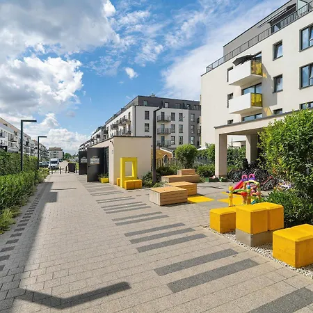Unique With Balcony And Underground Parking By Renters *